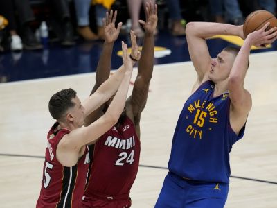 VIDEO/NBA finále: Skvelý Jokič potiahol Denver triple-doublom za prvou výhrou