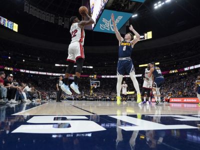 VIDEO/NBA finále: Miami pripravilo parádnym obratom Denveru prvú prehru doma a vyrovnalo na 1:1