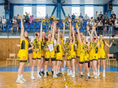 Žlto-čierna ruža pre nevestu. Majsterky z CBK využili extraligové skúsenosti