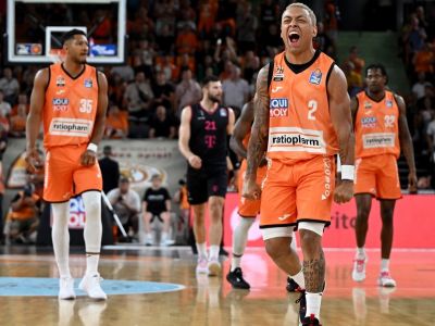 Úžasný Anton Gavel dotiahol podceňovaný Ulm k bundesligovému titulu