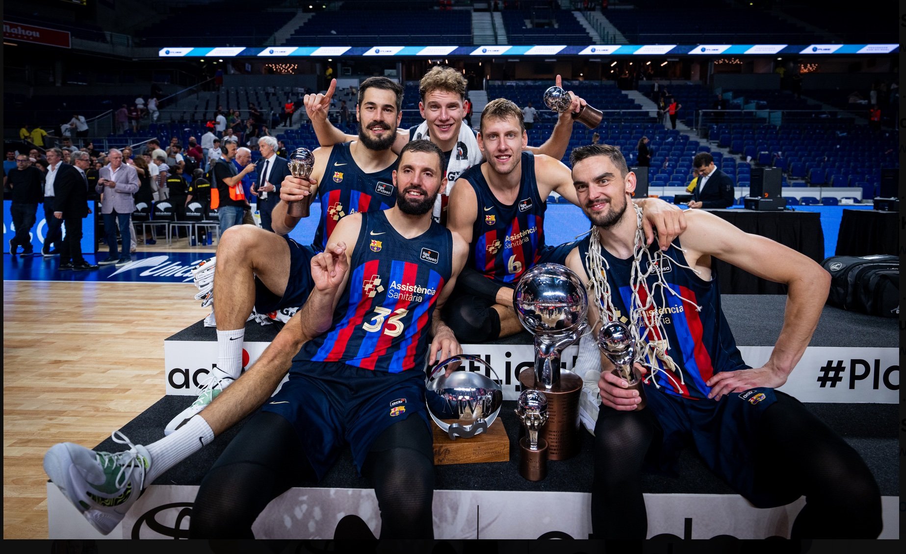 Veselý so Satoranským oslavujú titul s Barcelonou, ktorá zmietla Real Madrid