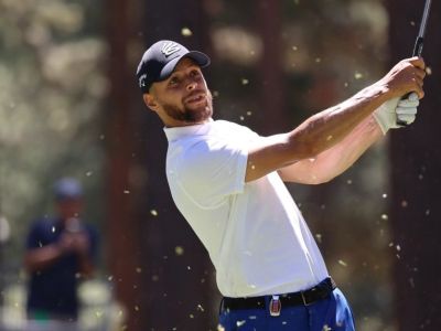 Currry ukázal svoj talent naplno, úžasným odpalom ohromil svet golfu