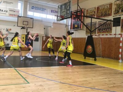 Po piatich kolách vedú prvoligovú tabuľku juniorky YOUNG ANGELS