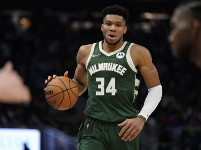 VIDEO: Giannis ide na začiatku sezóny bomby, nezastavil ho ani favorit