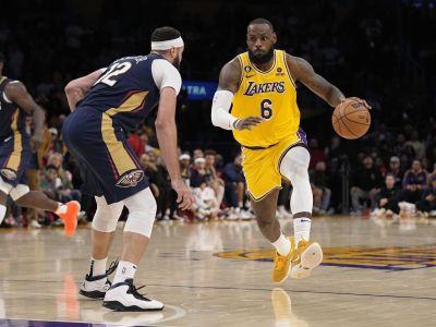 VIDEO: Lakers prehrali prvýkrát doma, nestačil im triple-double LeBrona Jamesa