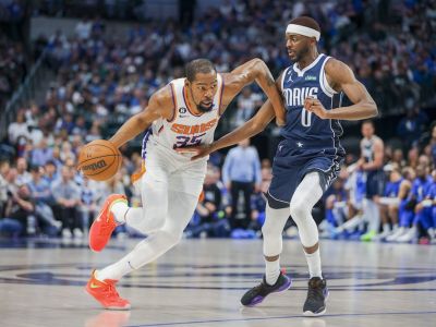 VIDEO: Noc veteránov, Durant s LeBronom žiarili, vyhrali aj Harden s Clippers