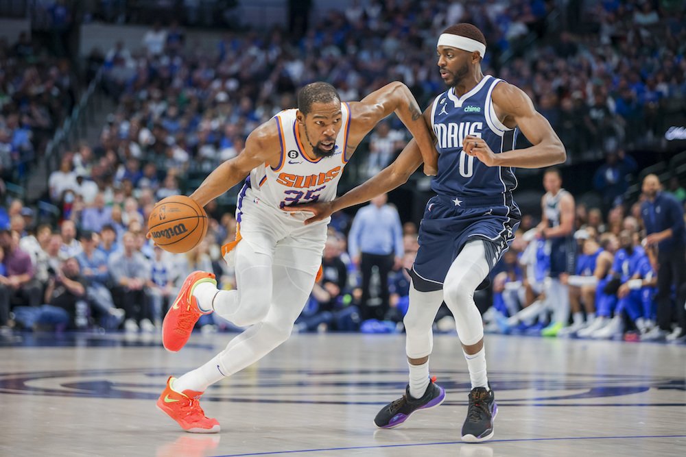 VIDEO: Noc veteránov, Durant s LeBronom žiarili, vyhrali aj Harden s Clippers