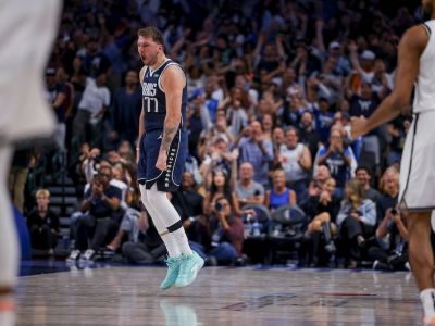 VIDEO: Lukovi vyšiel parádny trik na LeBrona, Popovich zastavil bučiacich fanúšikov