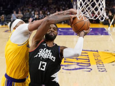 VIDEO: Jedenásť prehier po sebe a dosť, Lakers konečne zdolali Clippers