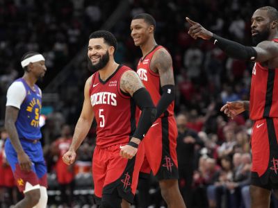VIDEO: Maxey explodoval 50 bodmi, Houston zostrelil aj majstrovský Denver