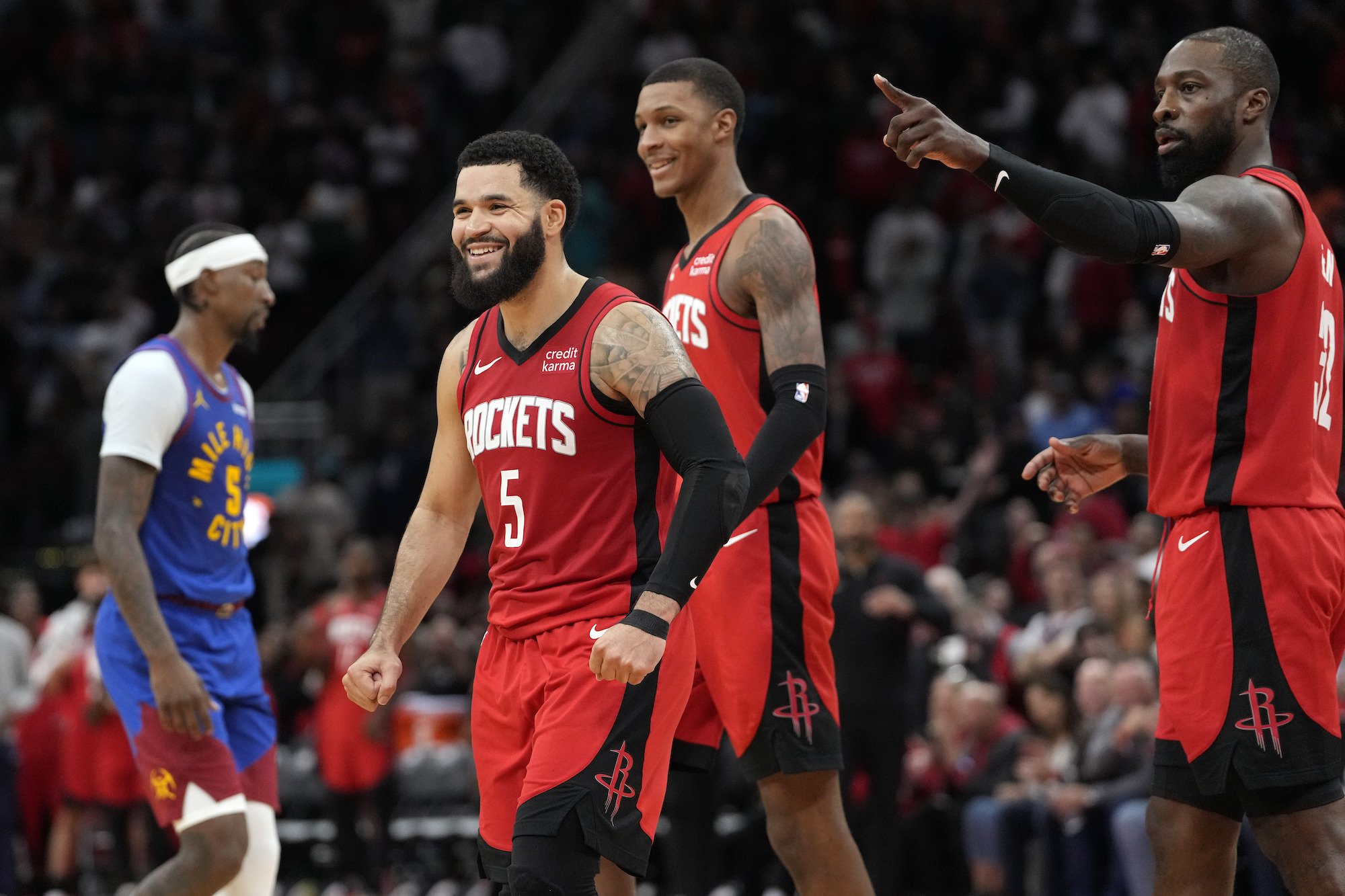 VIDEO: Maxey explodoval 50 bodmi, Houston zostrelil aj majstrovský Denver