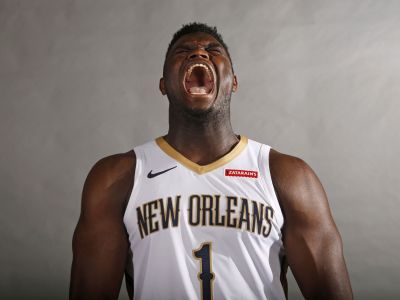 Mal dominovať v NBA ako Shaq, miesto toho má nadváhu a kritizuje ho Shaq aj Charles Barkley