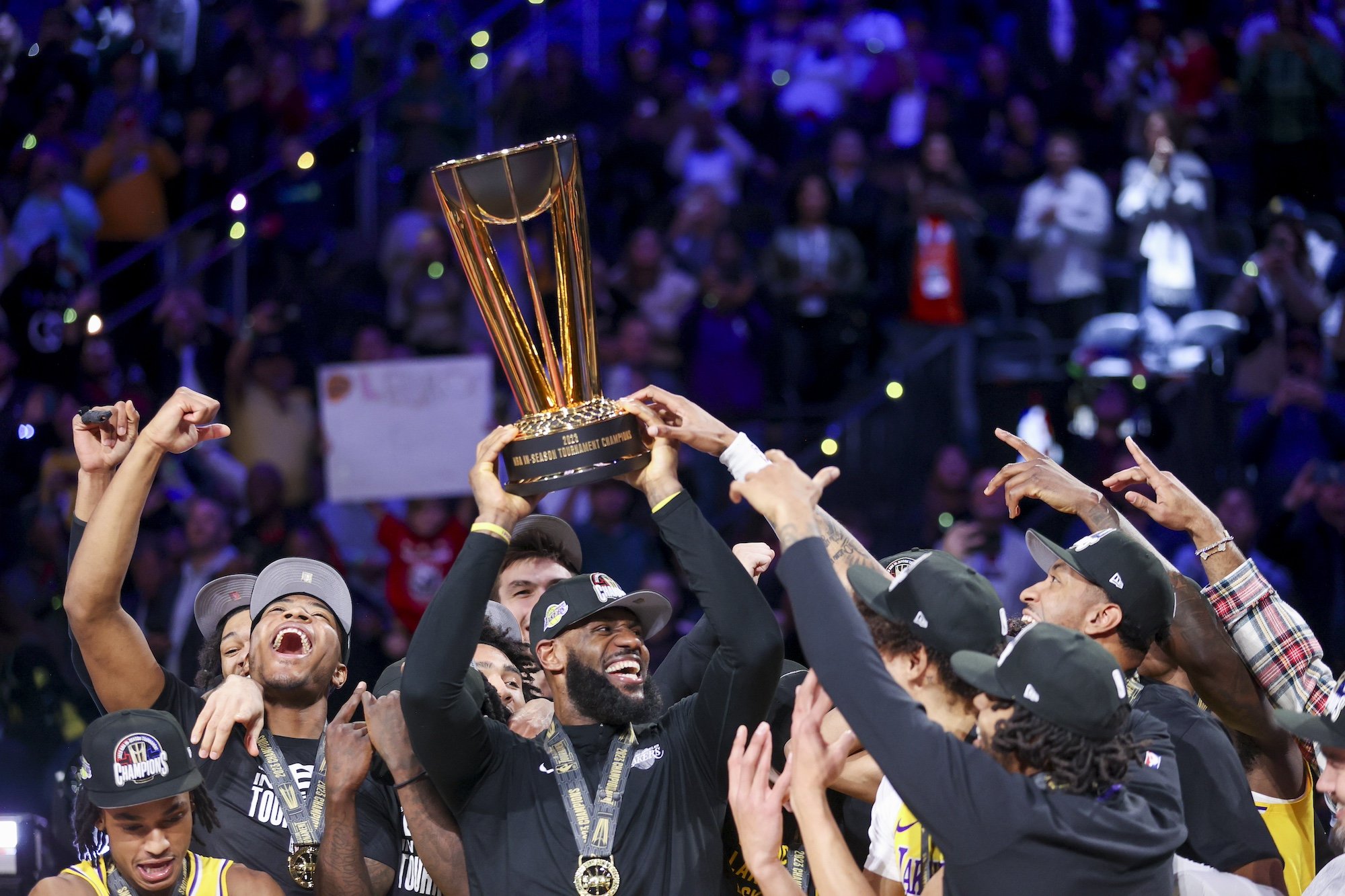 VIDEO: Lakers nedali šancu Indiane a stali sa prvými víťazmi Pohára NBA