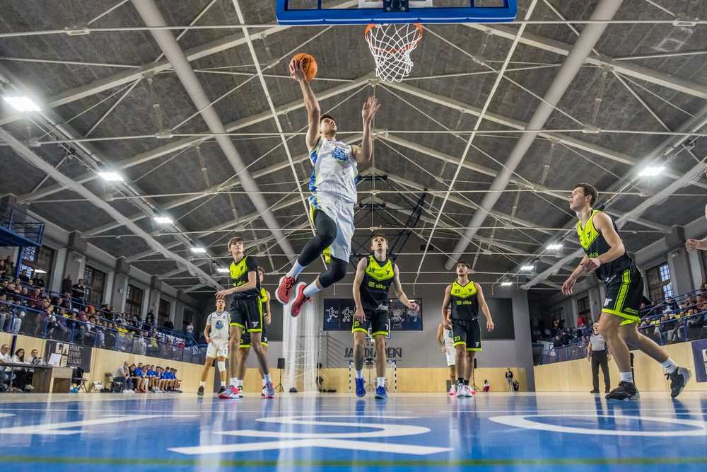 Vlci sa udomácnili v novom domove, mladí Trenčania ukázali odvahu