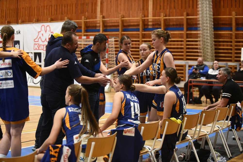 Po polke sezóny na čele stále nezdolané juniorky Young Angels