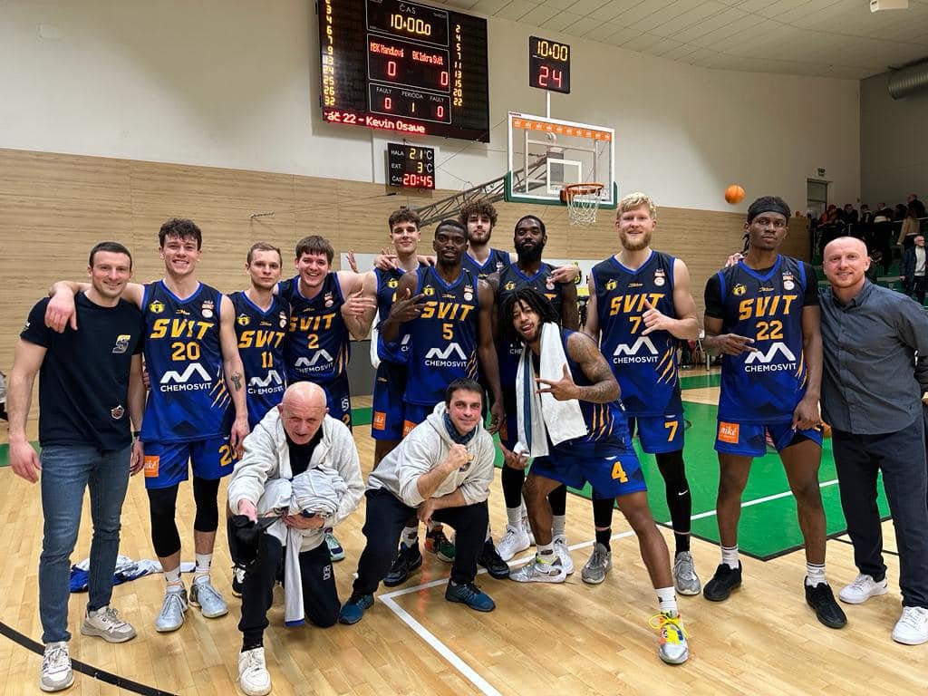 Handlovej nestačilo 36 bodov Harrisa, ani triple-double Scotta. V divokej dráme uspel Svit
