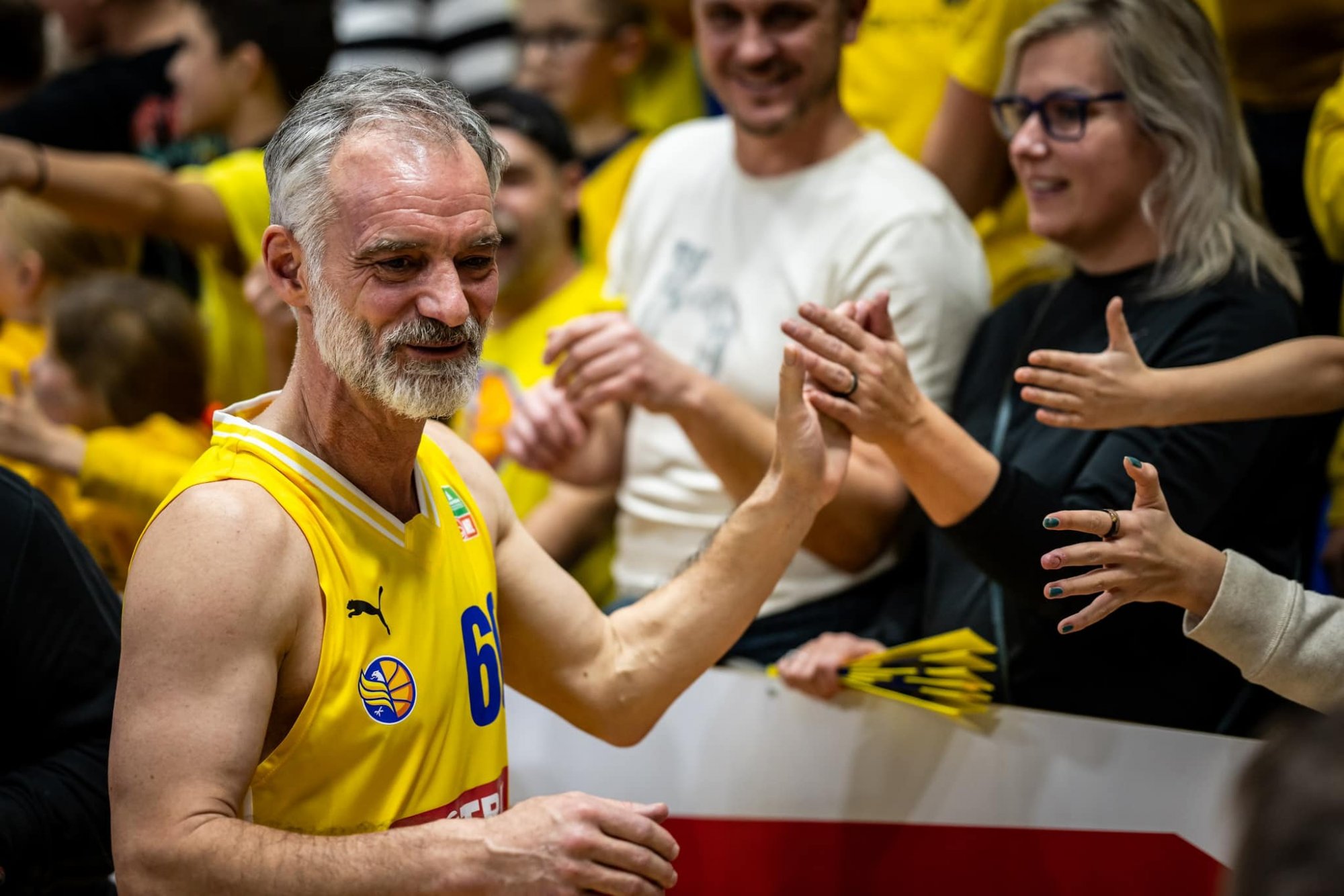 Už nechcem späť do umeleckého sveta, smial sa legendárny herec Trojan po debute v českej najvyššej súťaži