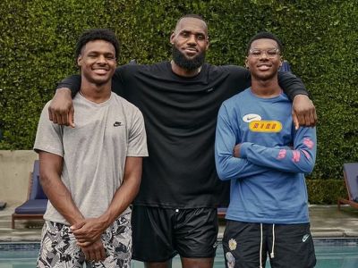 LeBron je šťastím bez seba. Bronny sa môže vrátiť na univerzitné palubovky