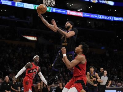 VIDEO: Lakers vyhrali tesne druhý zápas po sebe, potiahol ich 41 bodový Davis
