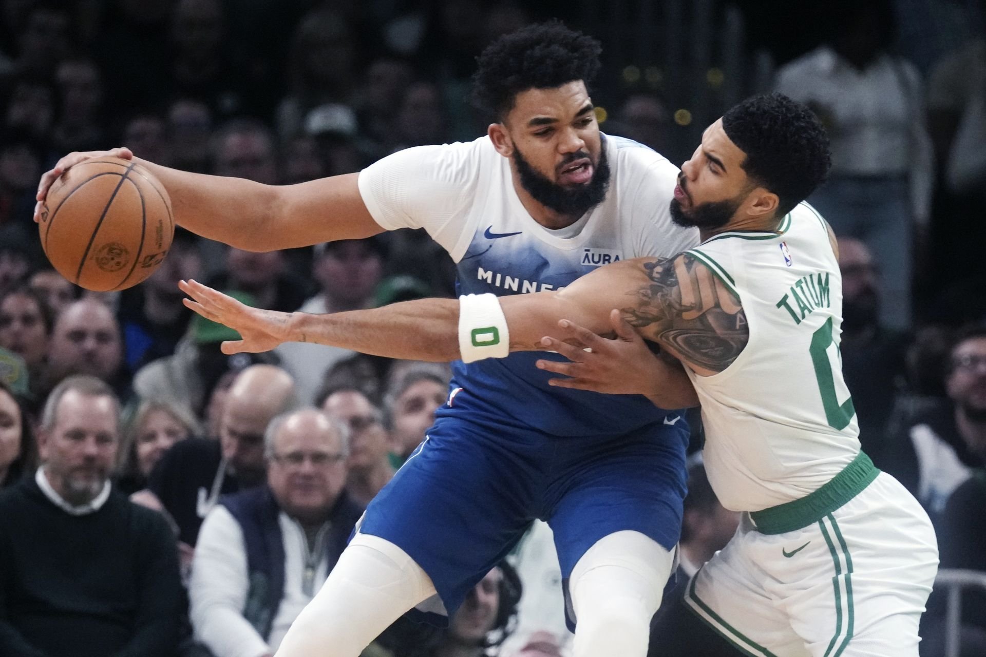 VIDEO: Šláger vedúcich tímov pre Boston, prvý triple-double Wembanyamu