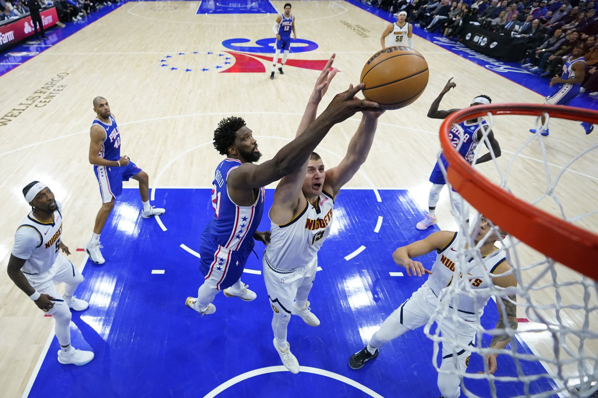 VIDEO: Embiid zažiaril aj proti Jokičovi a potiahol Philadelphiu k výhre 41 bodmi