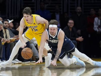 VIDEO: Dončičov triple-double nestačil, z domácej výhry sa tešili Lakers