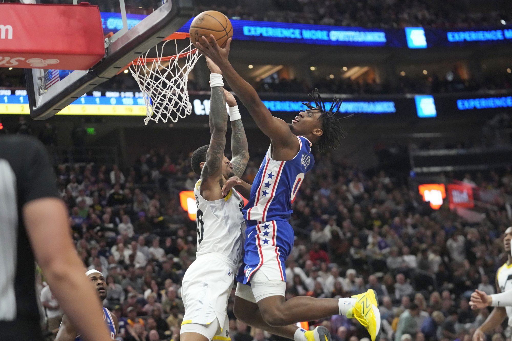 VIDEO: Lakers šokovali prvý Boston aj bez LeBrona s Daviesom, Maxey nastrieľal 51 bodov