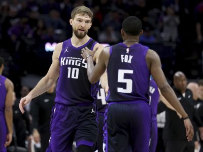 VIDEO: Denver prehral v Sacramente, súboj európskych pivotov pre Sabonisa