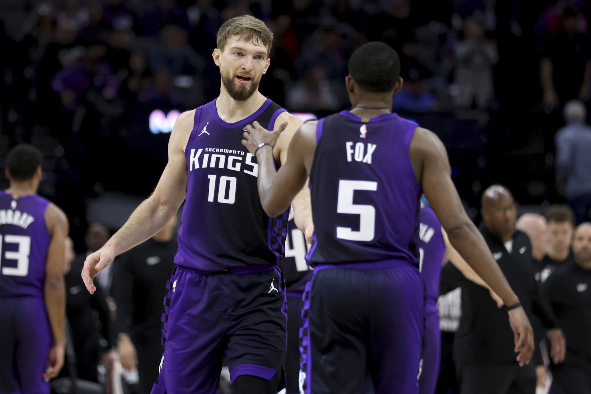 VIDEO: Denver prehral v Sacramente, súboj európskych pivotov pre Sabonisa