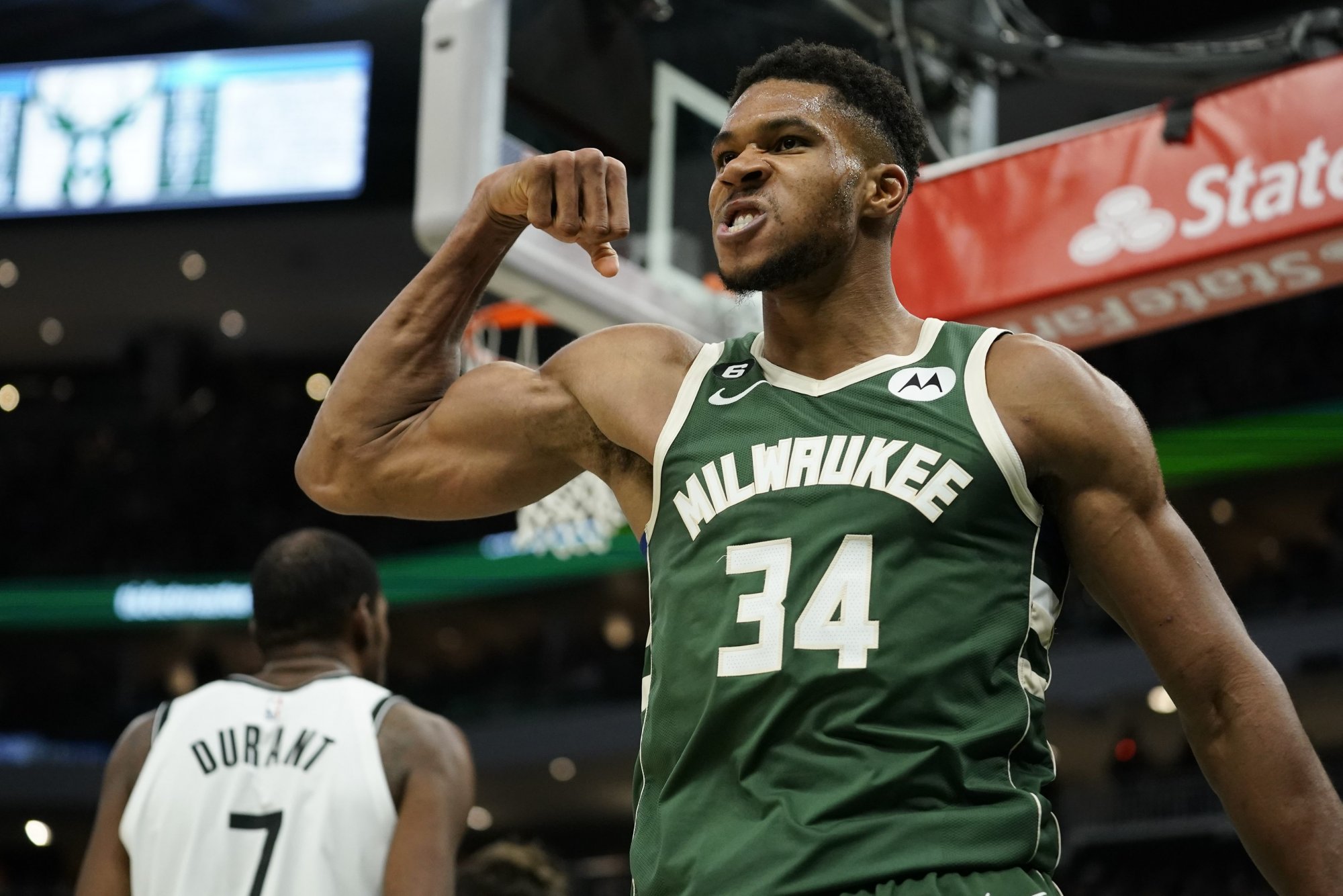 VIDEO: V zápase Lakers s Pacers padlo skoro 300 bodov, Milwaukee prevalcovalo Oklahomu