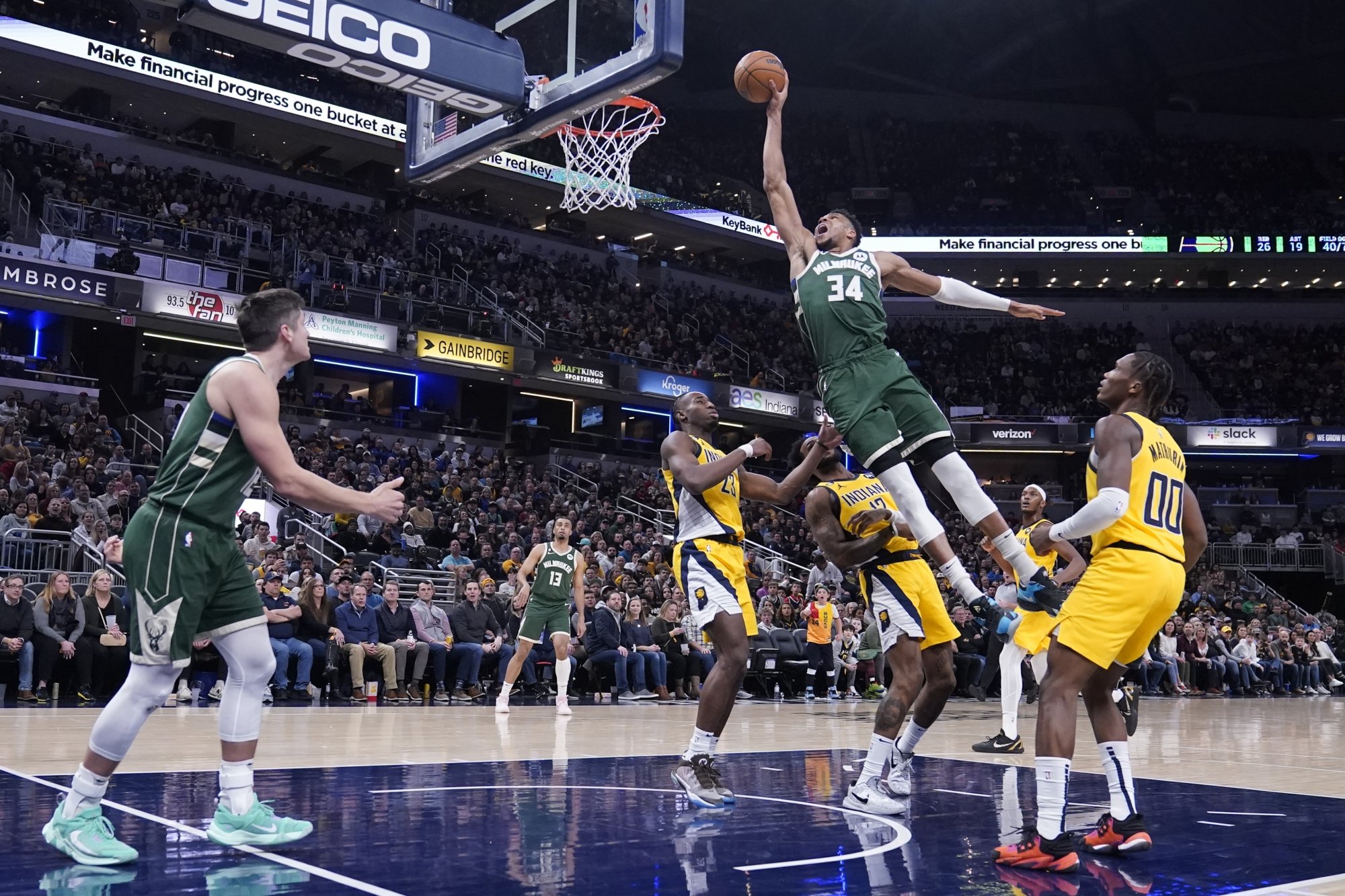 VIDEO: Dominantný Giannis zastavil s Milwaukee rozbehnutú Atlantu