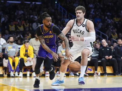 VIDEO NBA: Lakers zdolalo Giannisovo Milwaukee aj bez LeBrona, žiaril Russell