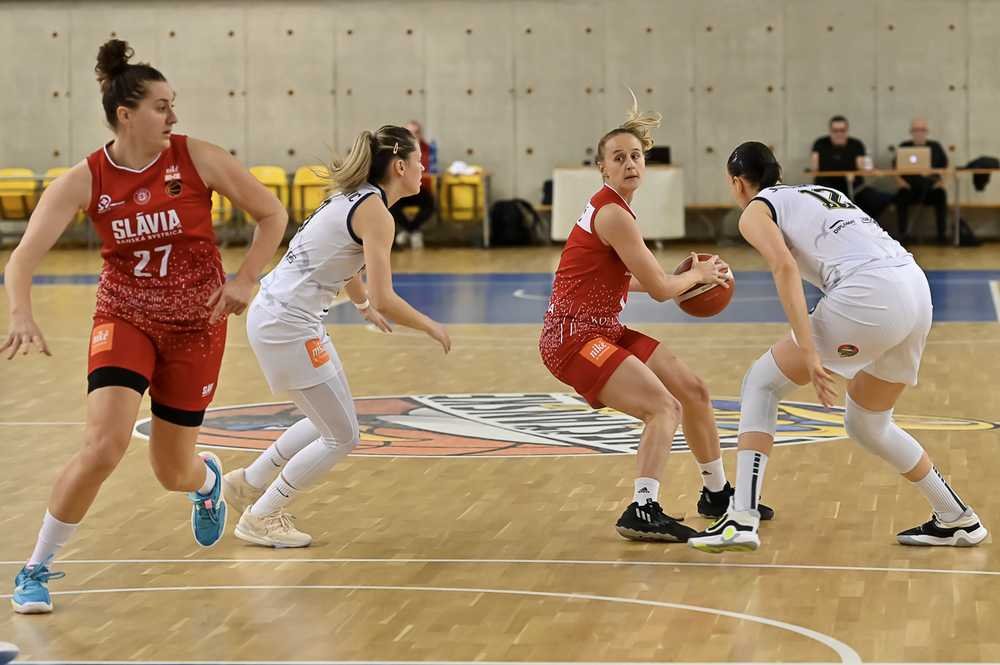 Favoriti na finále ženskej extraligy sa v závere nadstavby nestretnú