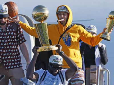 Bitka, tvrdé fauly, či vyhasnutá hviezda s 0 bodmi. Končí sa éra Golden State Warriors