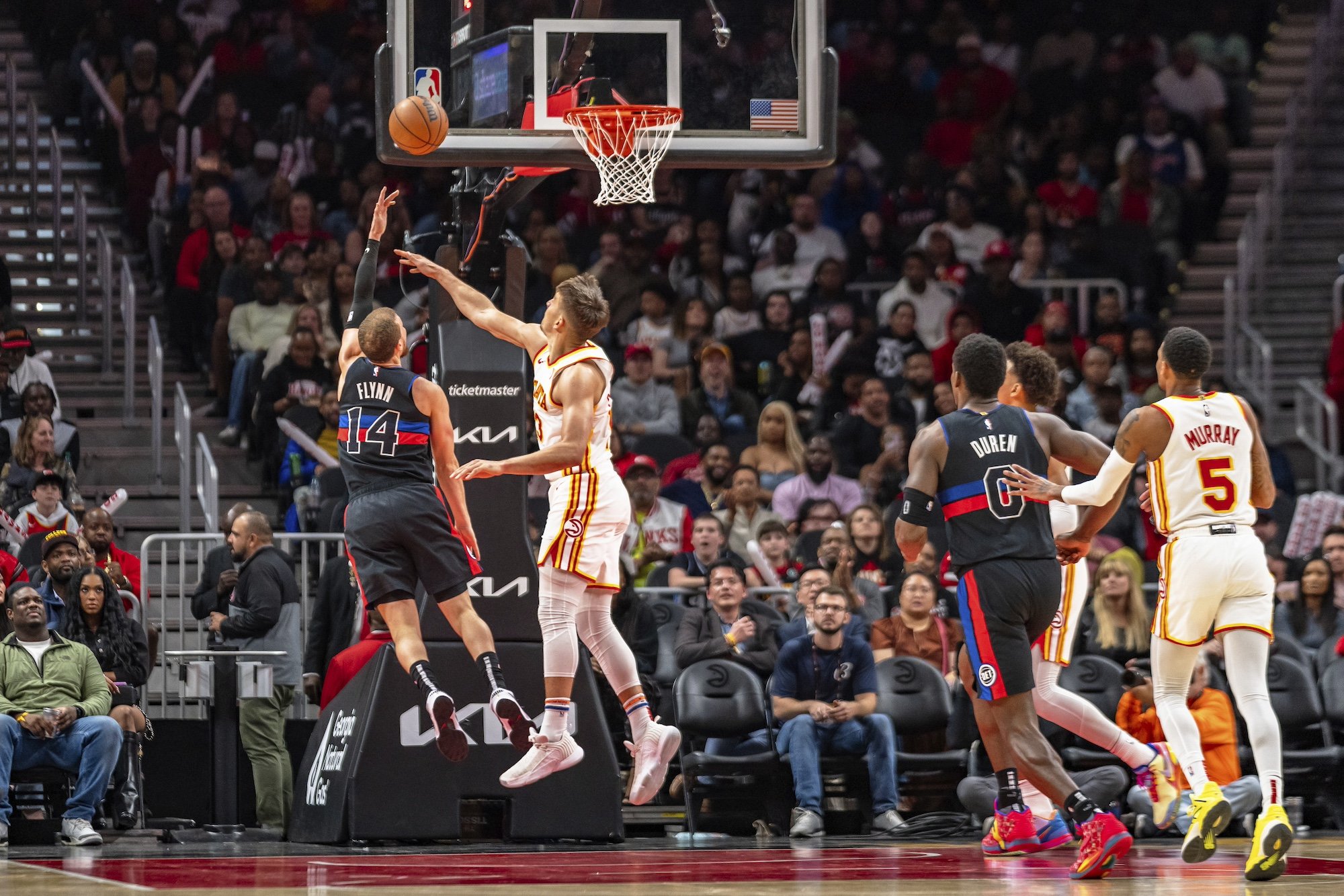 Dvakrát ho v sezóne NBA vymenili, skoro nehrával a zrazu nastrieľal 50 bodov!