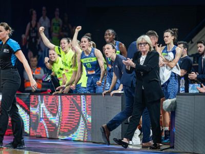 Prvá medaila od roku 2019. Hejková s USK oslavujú euroligový bronz