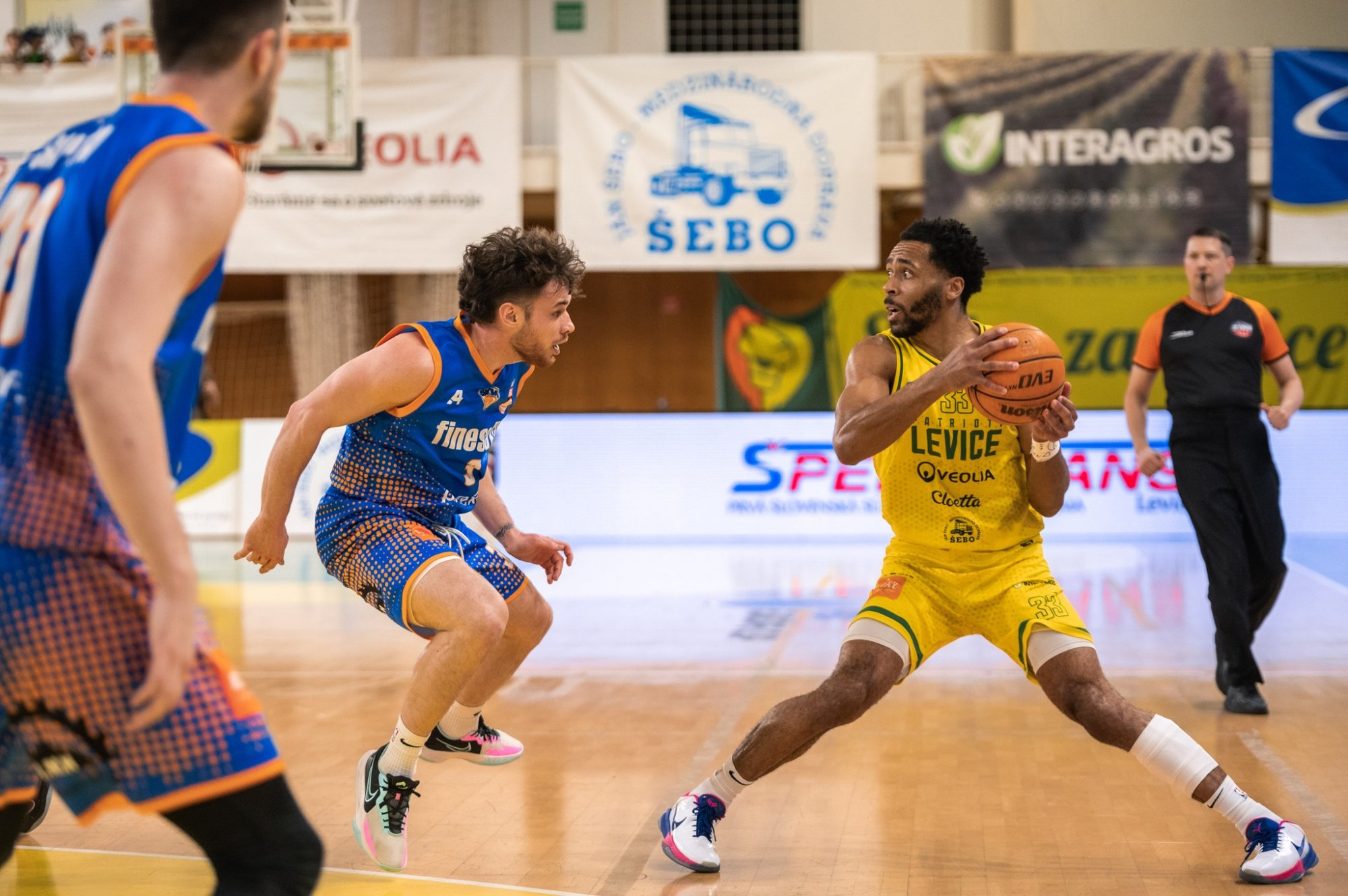 Svit odmietol koniec sezóny, Prievidza s mečbalom, Levice prvým semifinalistom