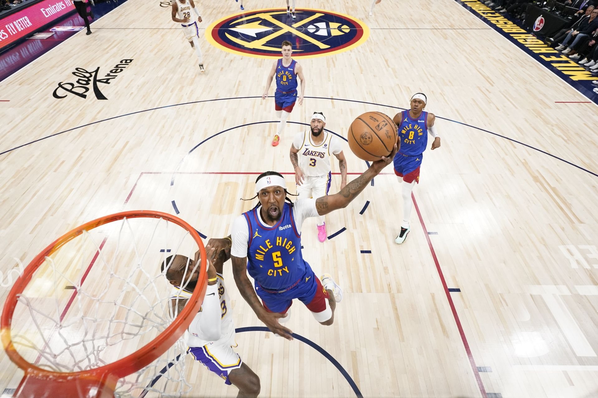 VIDEO/NBA play-off: Jokič potiahol Denver proti Lakers, uspeli aj ďalšie domáce tímy
