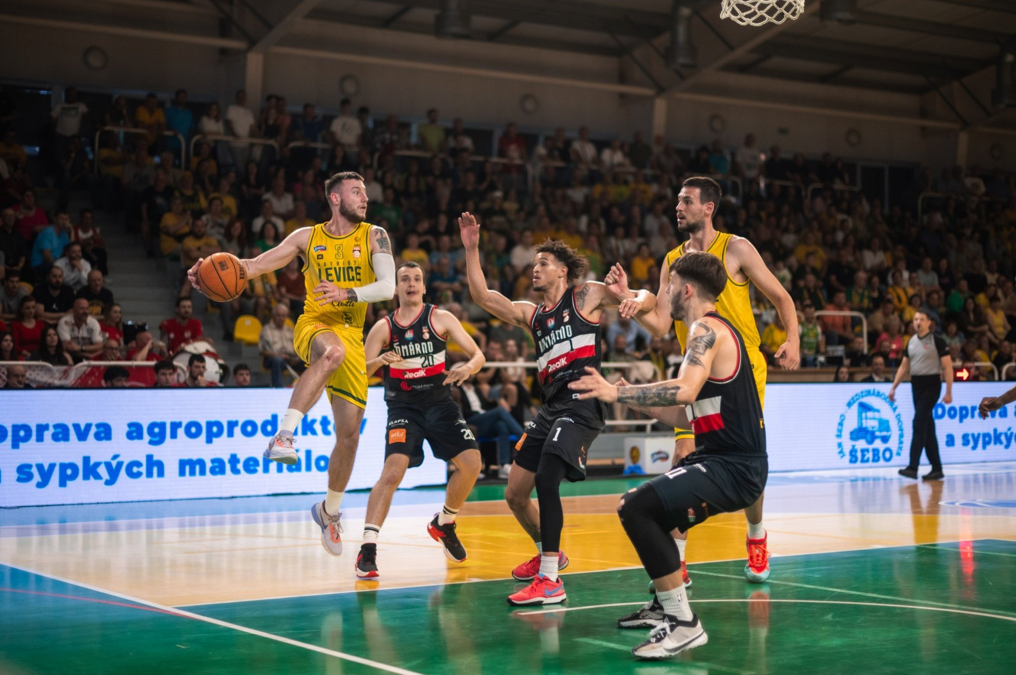 Prvým finalistom je Spišská Nová Ves, Komárno si vynútilo rozhodujúci piaty zápas