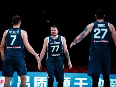 VIDEO: Dončič nastúpi v semifinále olympijskej kvalifikácie proti Giannisovi, iba jeden z nich sa predstaví v Paríži