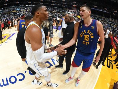 Jokičov Denver sa snaží zaplátať diery, prichádza bývalý MVP