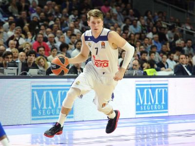 Hviezdy im odchádzajú do NBA. Nevadí, zarábajú na tom milióny