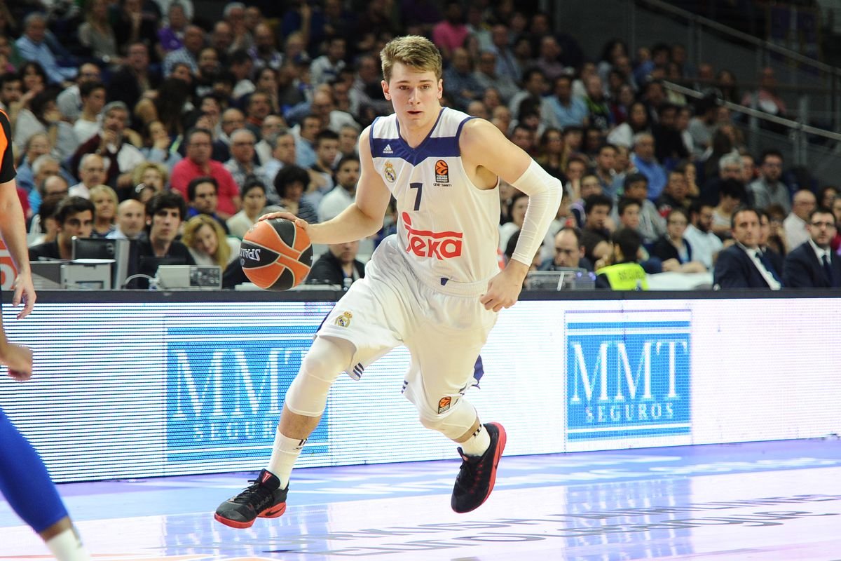 Hviezdy im odchádzajú do NBA. Nevadí, zarábajú na tom milióny