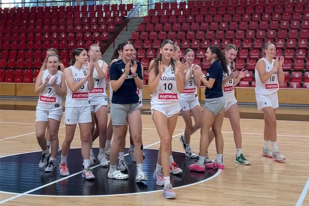 Slovenky do 16 rokov s prvou výhrou v príprave