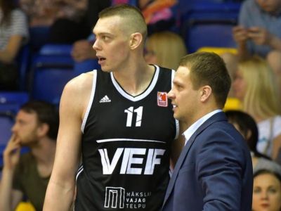 Do rytierskej zbroje sa na Spiši oblečie aj skúsený Lotyš