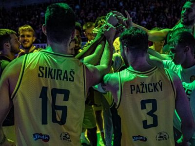 Komentár: Z periférie do žiary reflektorov