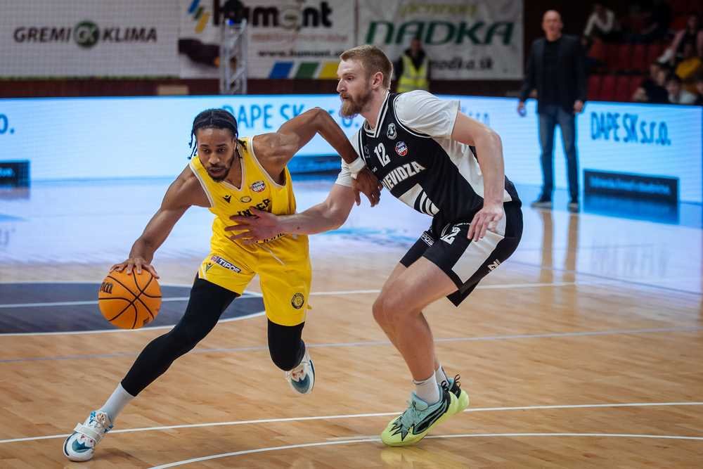 FOTO/VIDEO: Cousins dotiahol Inter k výhre o jeden kôš, Svit prekvapil lídra z Handlovej