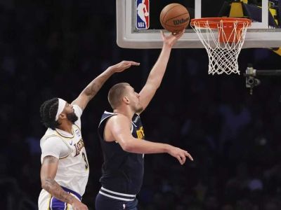 VIDEO: Denver opäť rozbil Lakers, Charlotte nestačilo ani 50 bodov Balla
