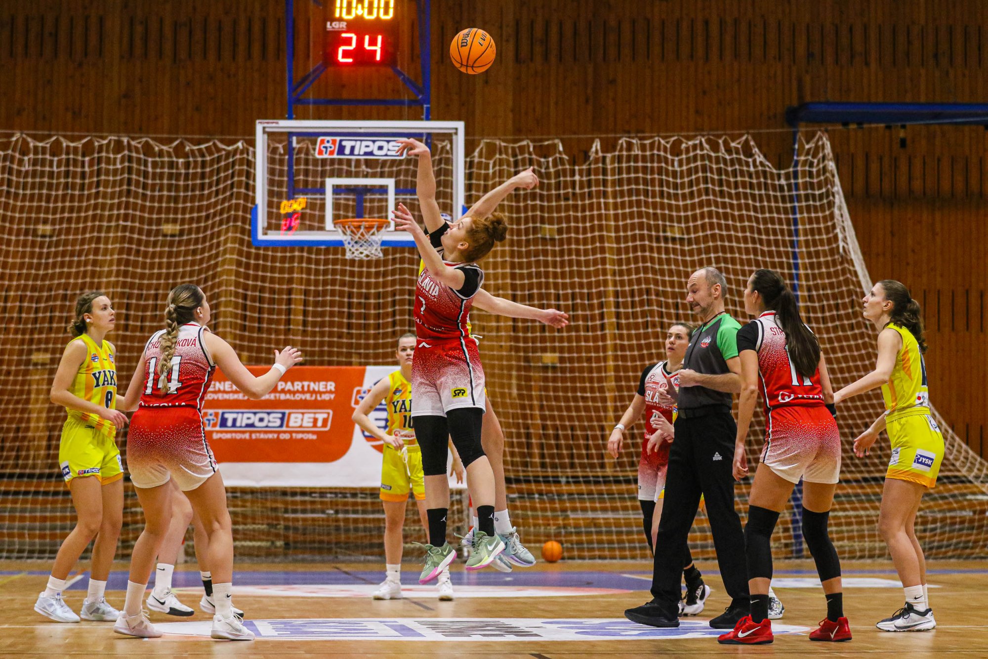 FOTO: Vyrovnaný duel Young Angels so Sláviou nakoniec pre Bystričanky