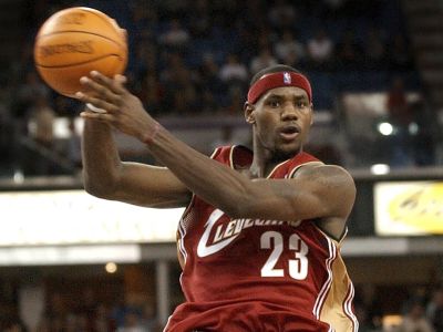 Vyzval až Michaela Jordana. LeBron James oslavuje štyridsiatku, pozrite si jeho 40 míľnikov kariéry